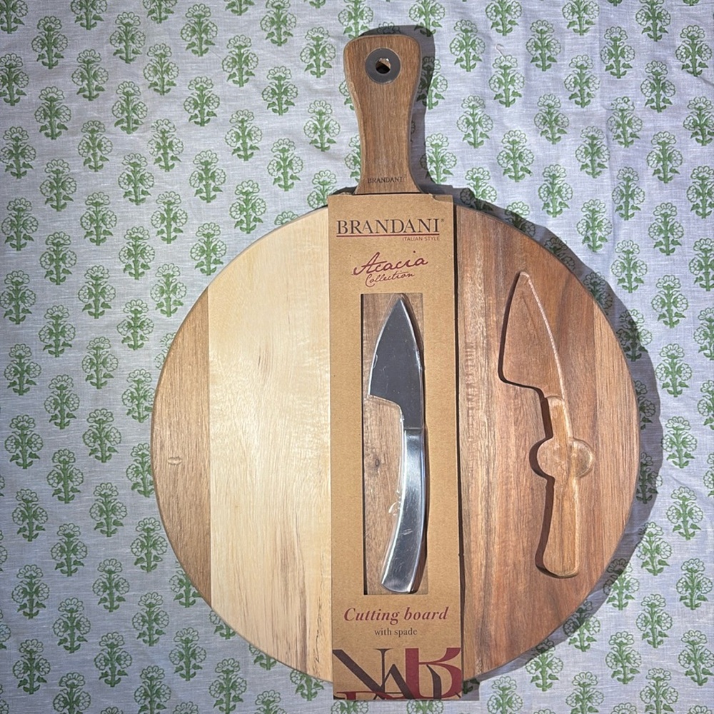 Brandani acacia collection cutting board with spade new
